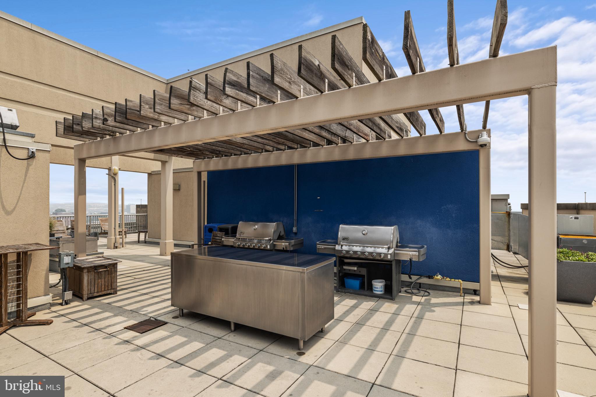 811 4TH STREET NW 703