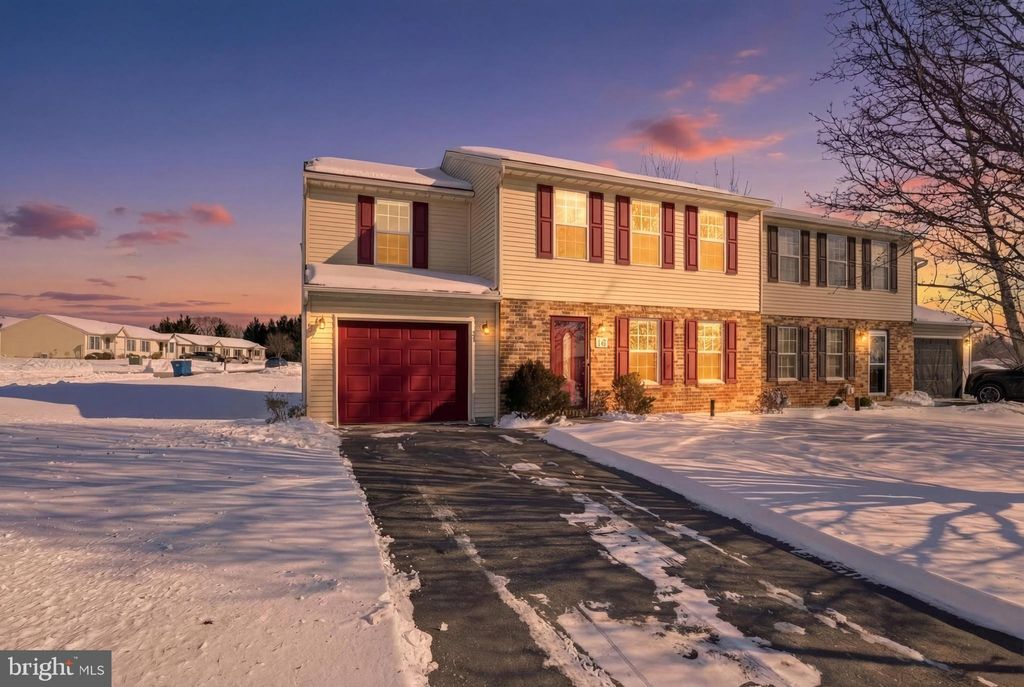 Photo of 10 Evergreen Terrace, MANCHESTER, PA 17345 (MLS # PAYK2096920)