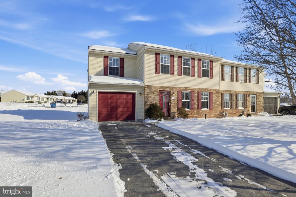 Photo of 10 Evergreen Terrace, MANCHESTER, PA 17345 (MLS # PAYK2096920)