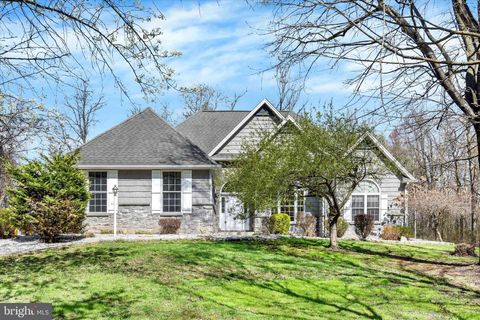 Photo of 935 Silver Lake Road, LEWISBERRY, PA 17339 (MLS # PAYK2101556)