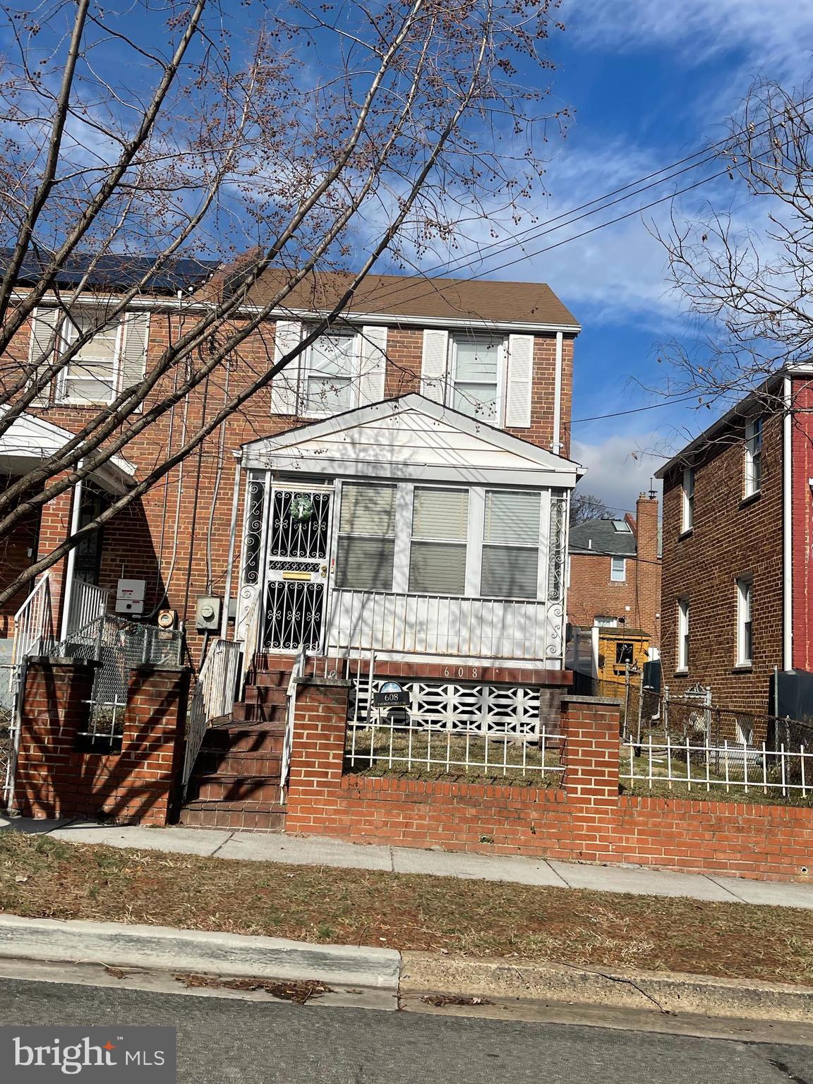 608 EMERSON STREET NE