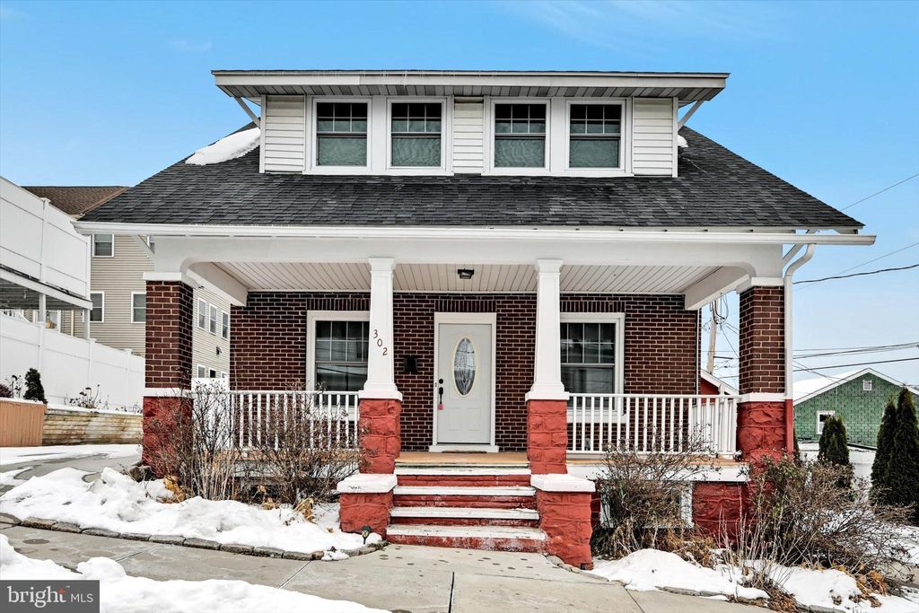 Photo of 302 Fleet Street, POTTSVILLE, PA 17901 (MLS # PASK2024910)