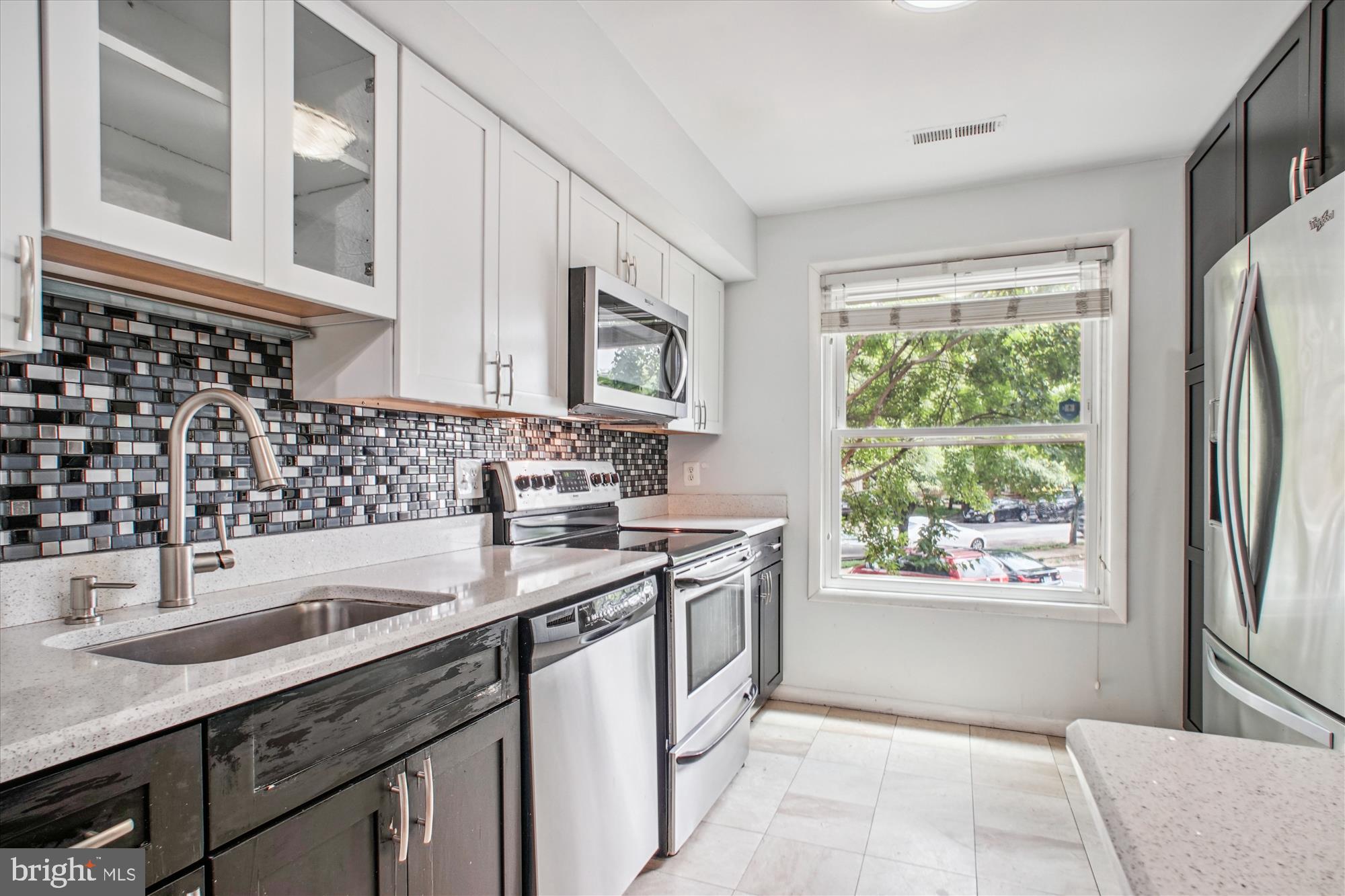 BEVERLY HILLS - Residential Lease