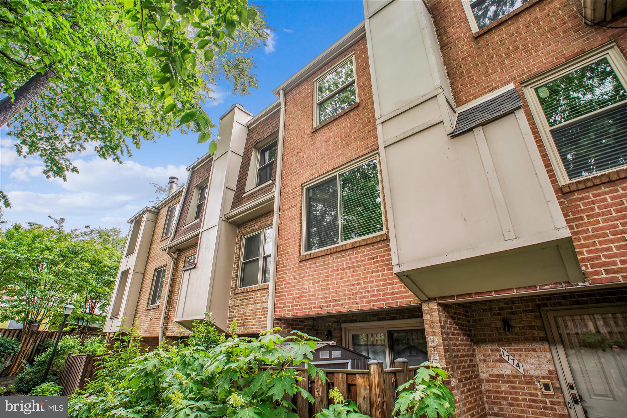 BEVERLY HILLS - Residential Lease