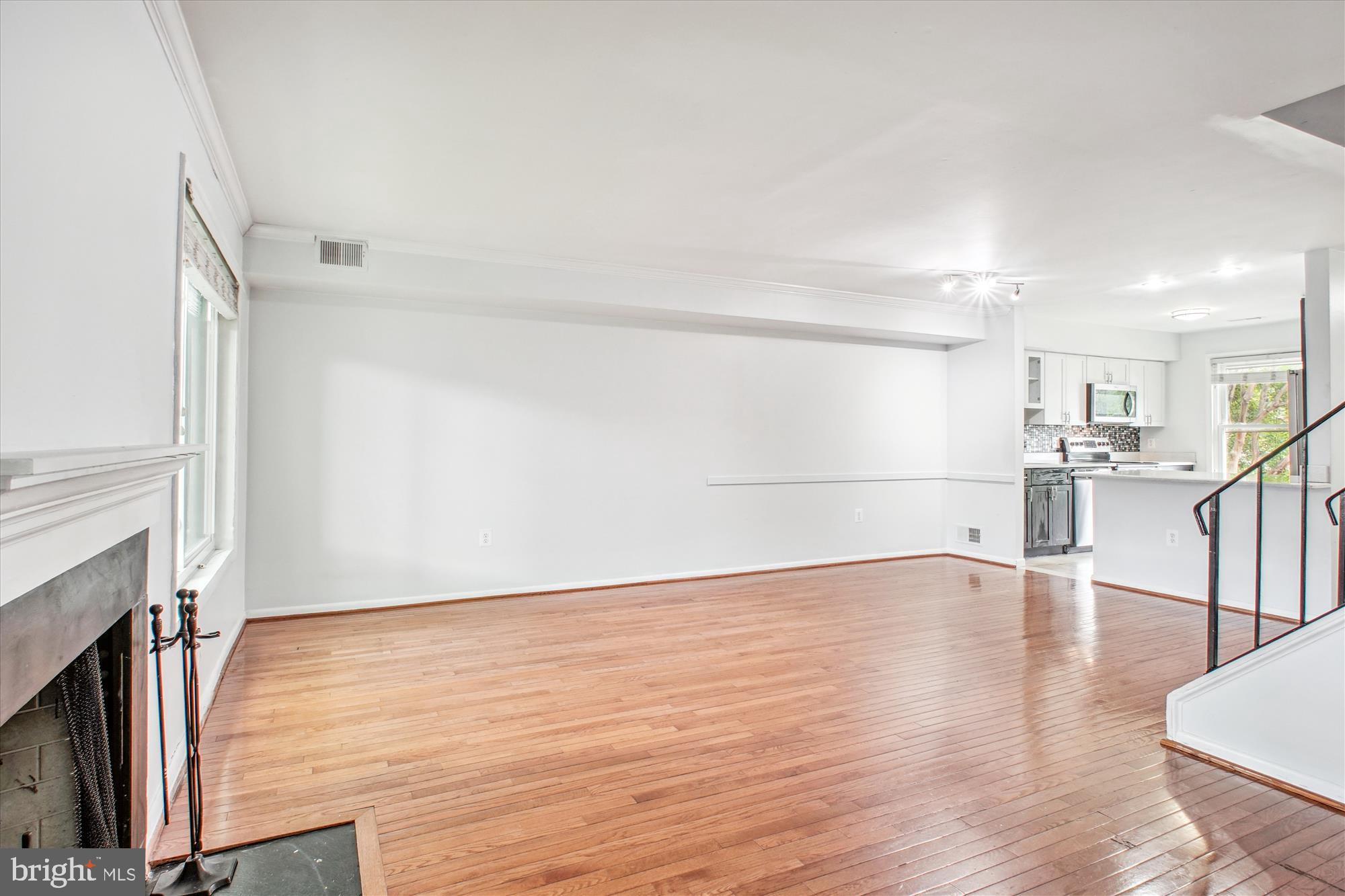 BEVERLY HILLS - Residential Lease