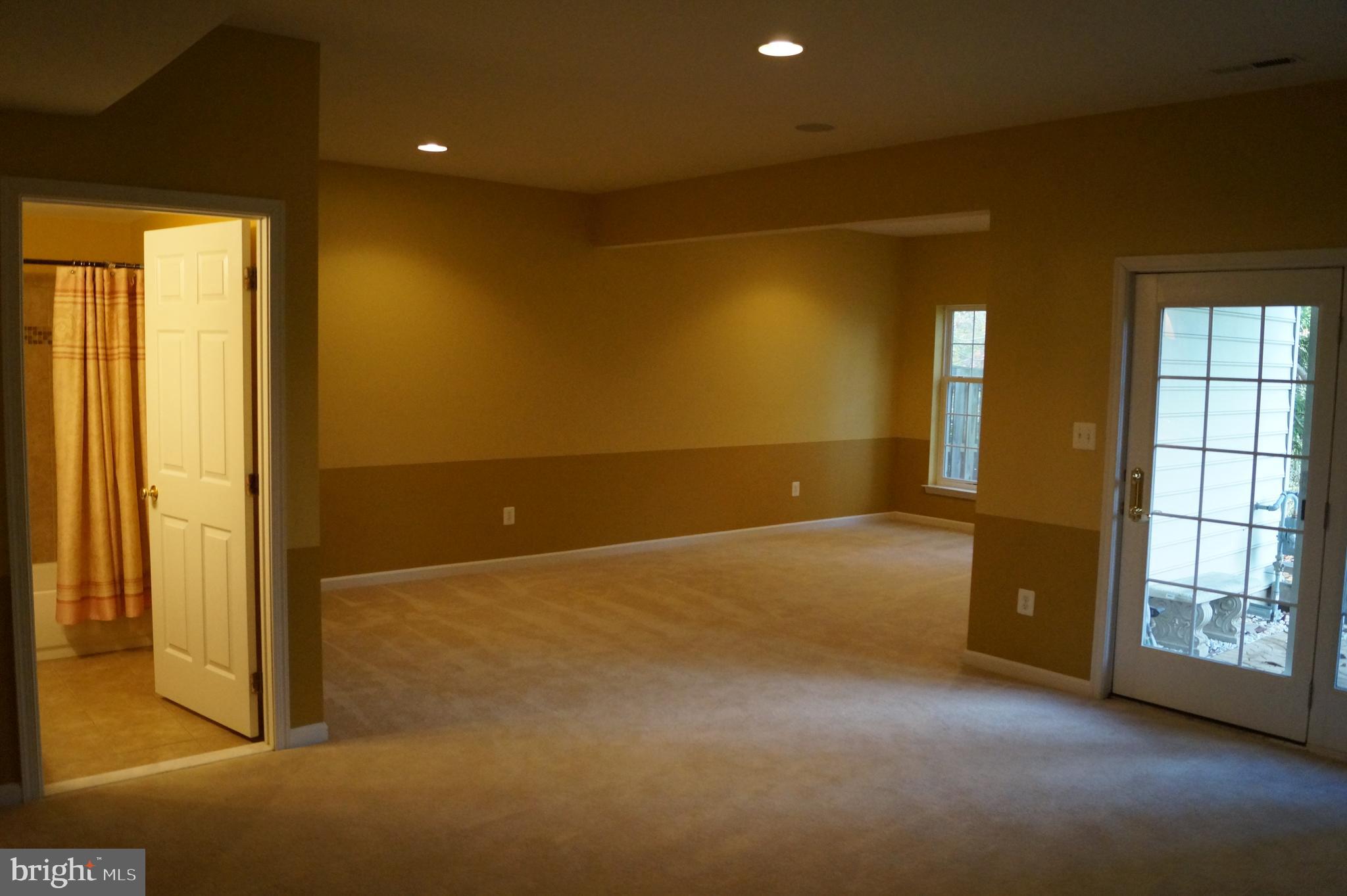 SOUTH RIDING - Residential Lease