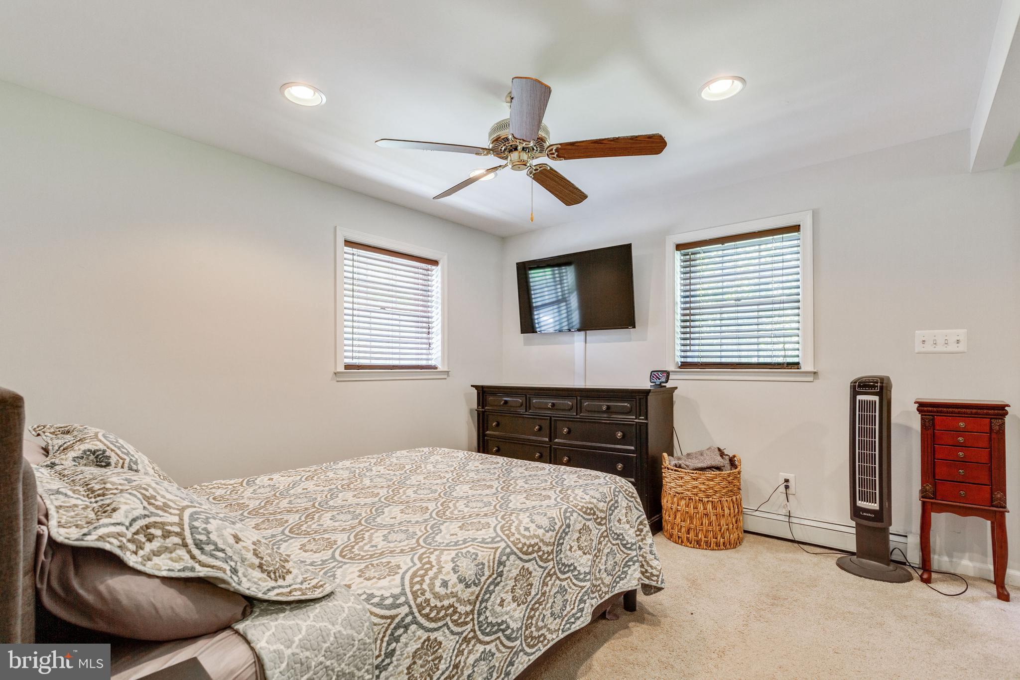 HILLENDALE - Residential Lease