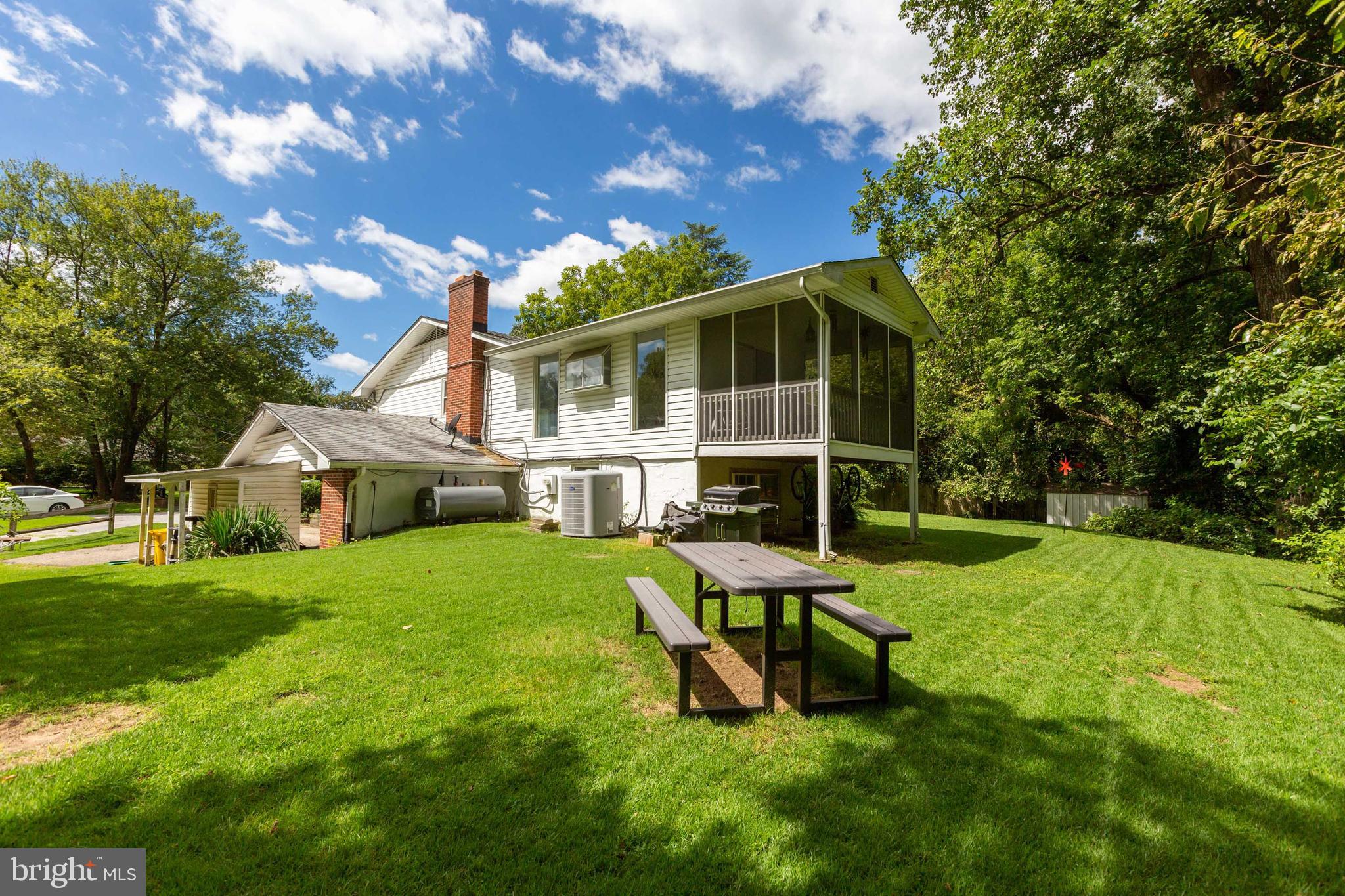 HILLENDALE - Residential Lease