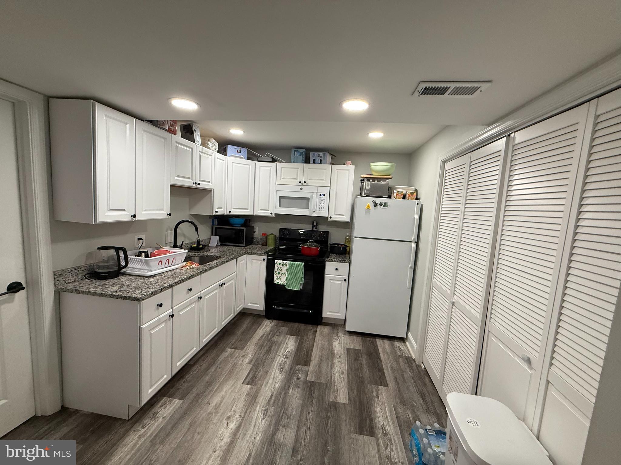 BEL PRE WOODS - Residential