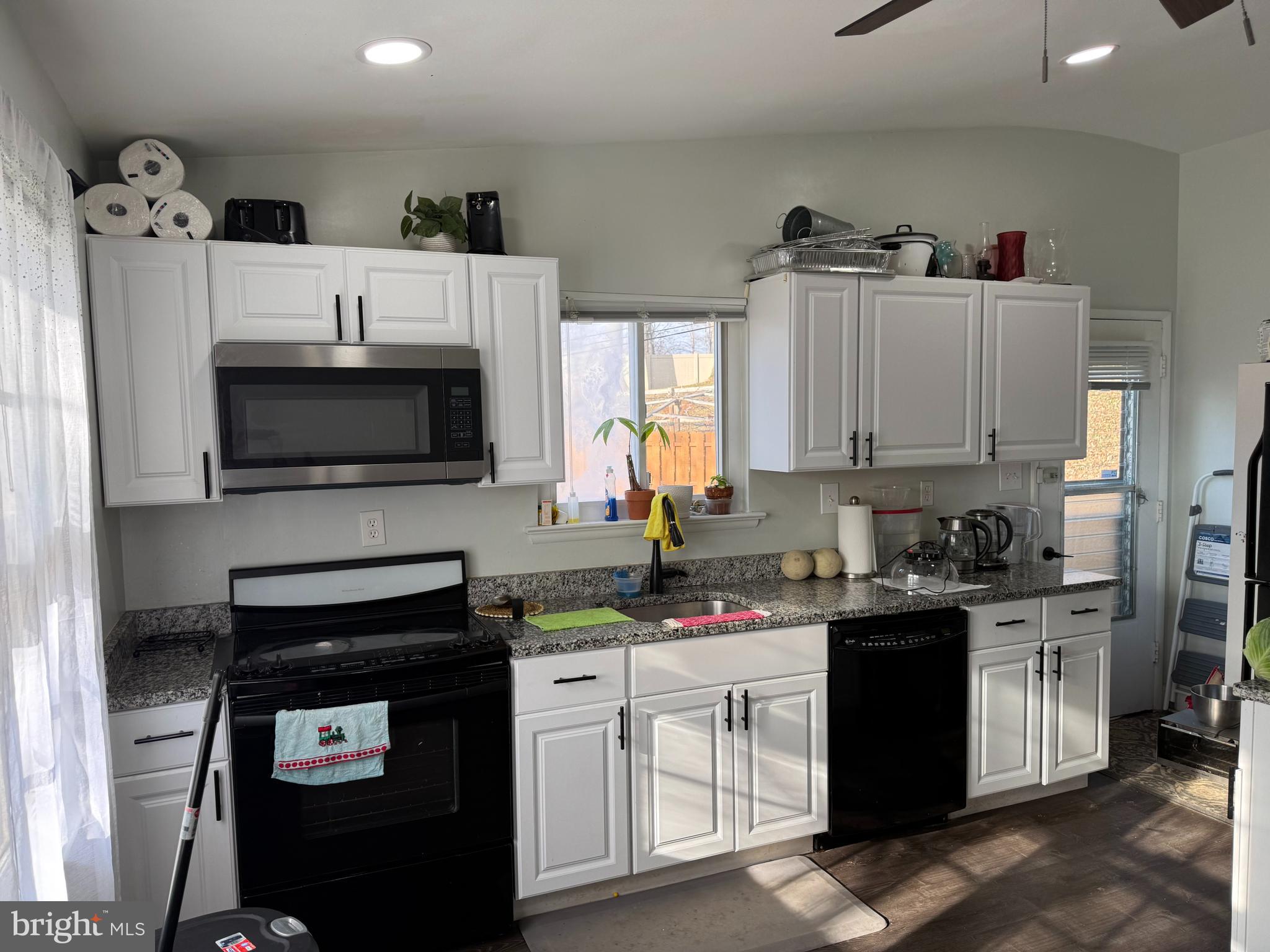 BEL PRE WOODS - Residential