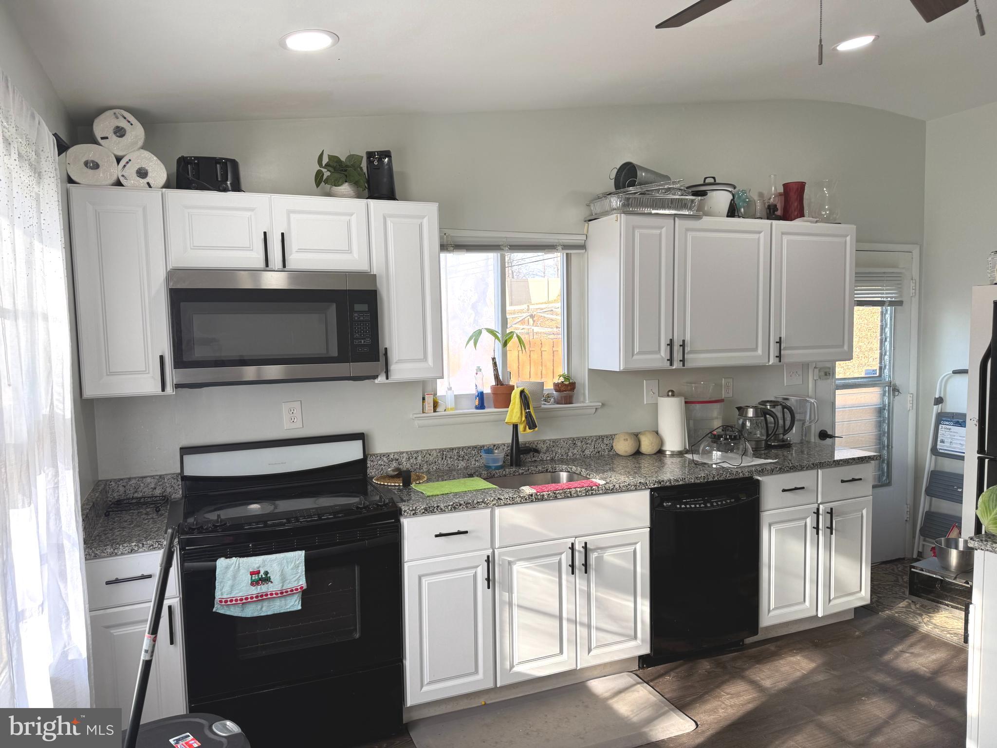 BEL PRE WOODS - Residential