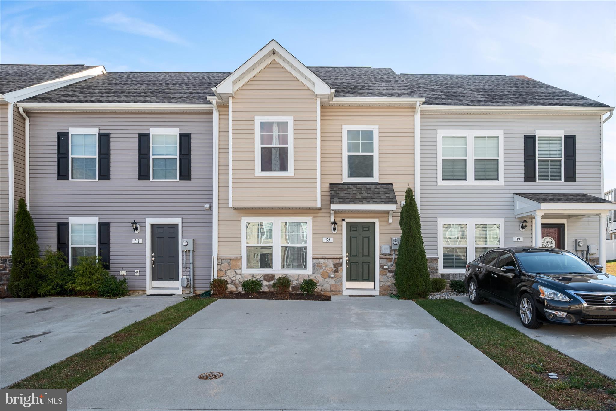 ARCHERS ROCK - Residential Lease