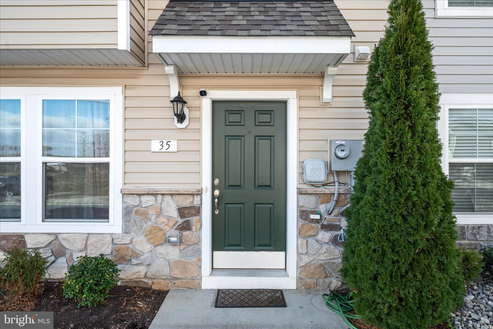 ARCHERS ROCK - Residential Lease