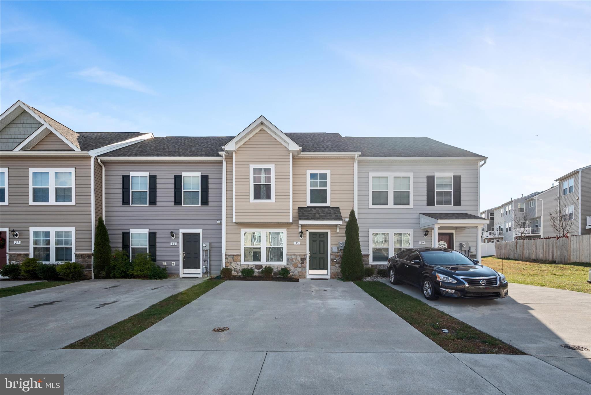 ARCHERS ROCK - Residential Lease