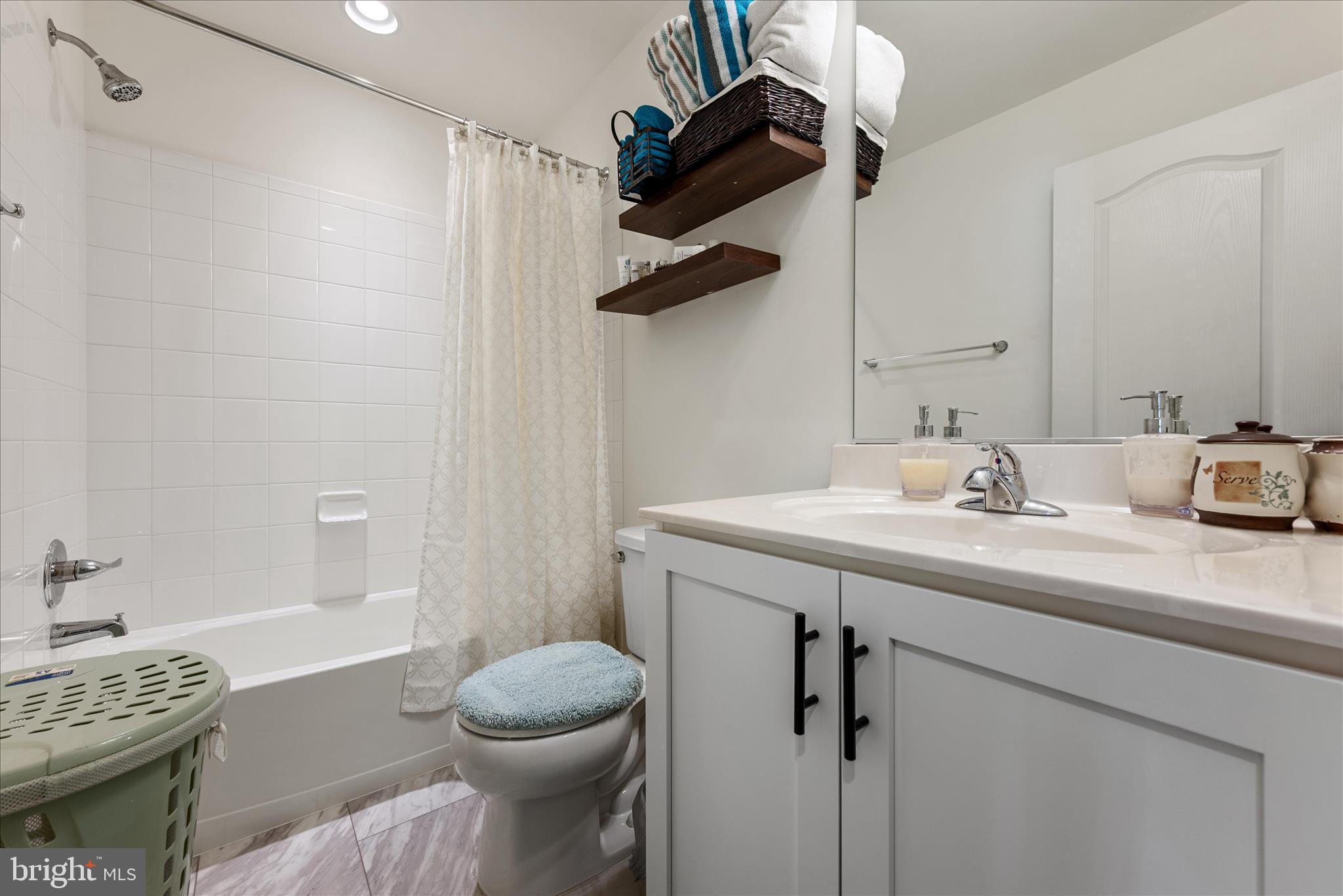 ARCHERS ROCK - Residential Lease