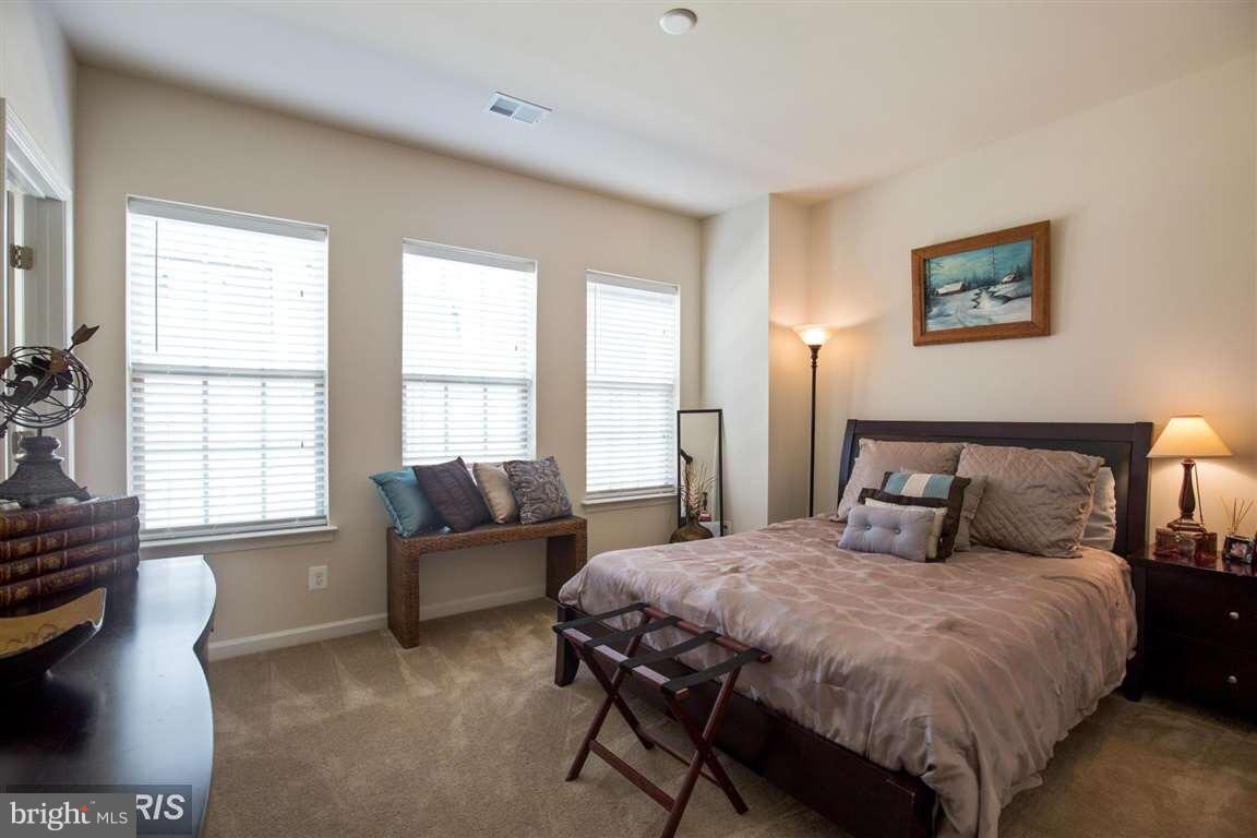 POTOMAC OVERLOOK CONDO - Residential Lease