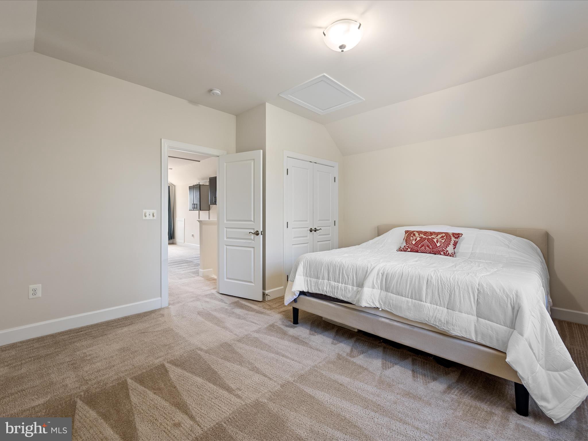 CREIGHTON FARMS - Residential