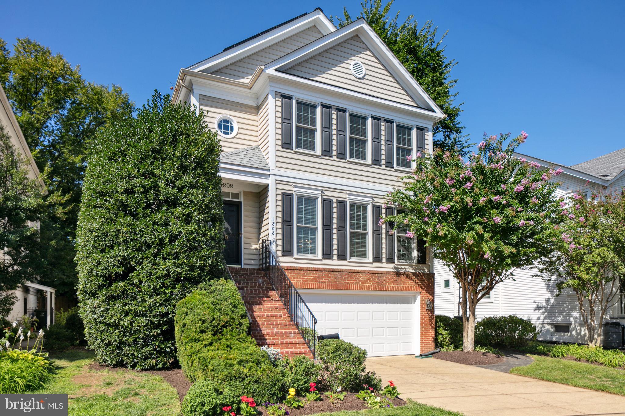 LYON VILLAGE - Residential