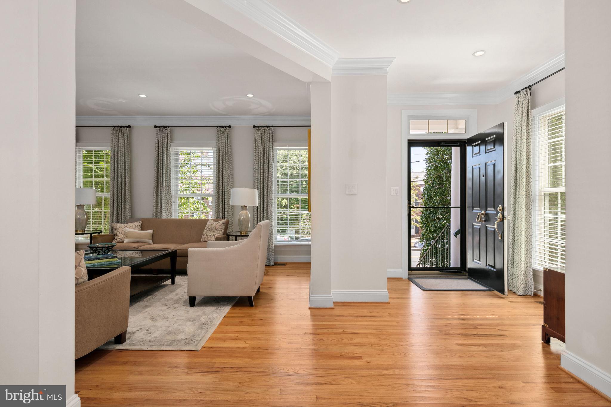 LYON VILLAGE - Residential