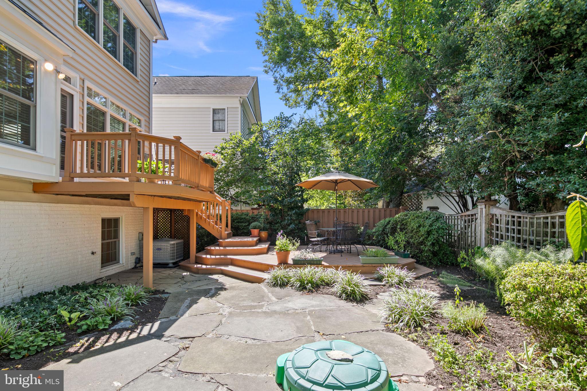 LYON VILLAGE - Residential