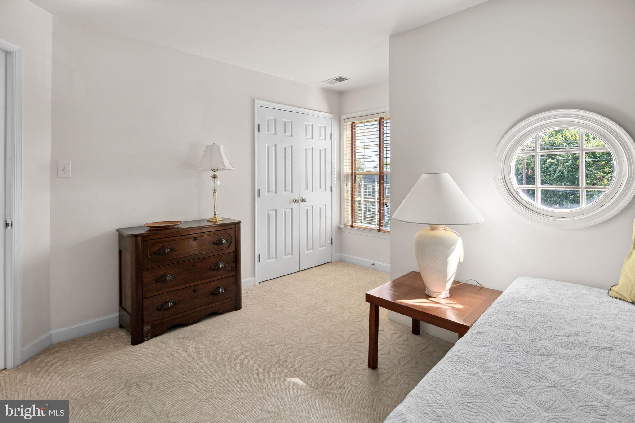 LYON VILLAGE - Residential