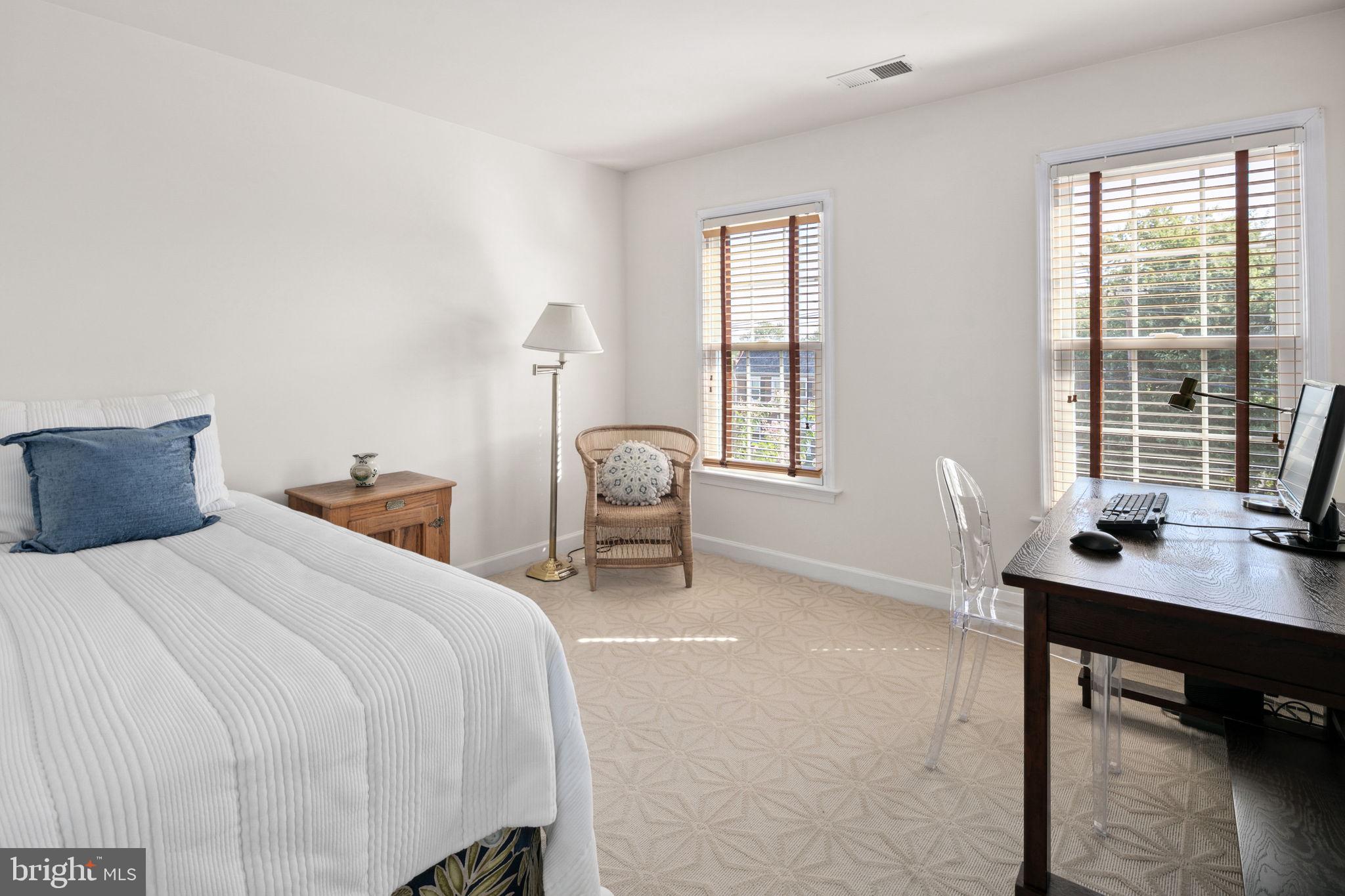 LYON VILLAGE - Residential