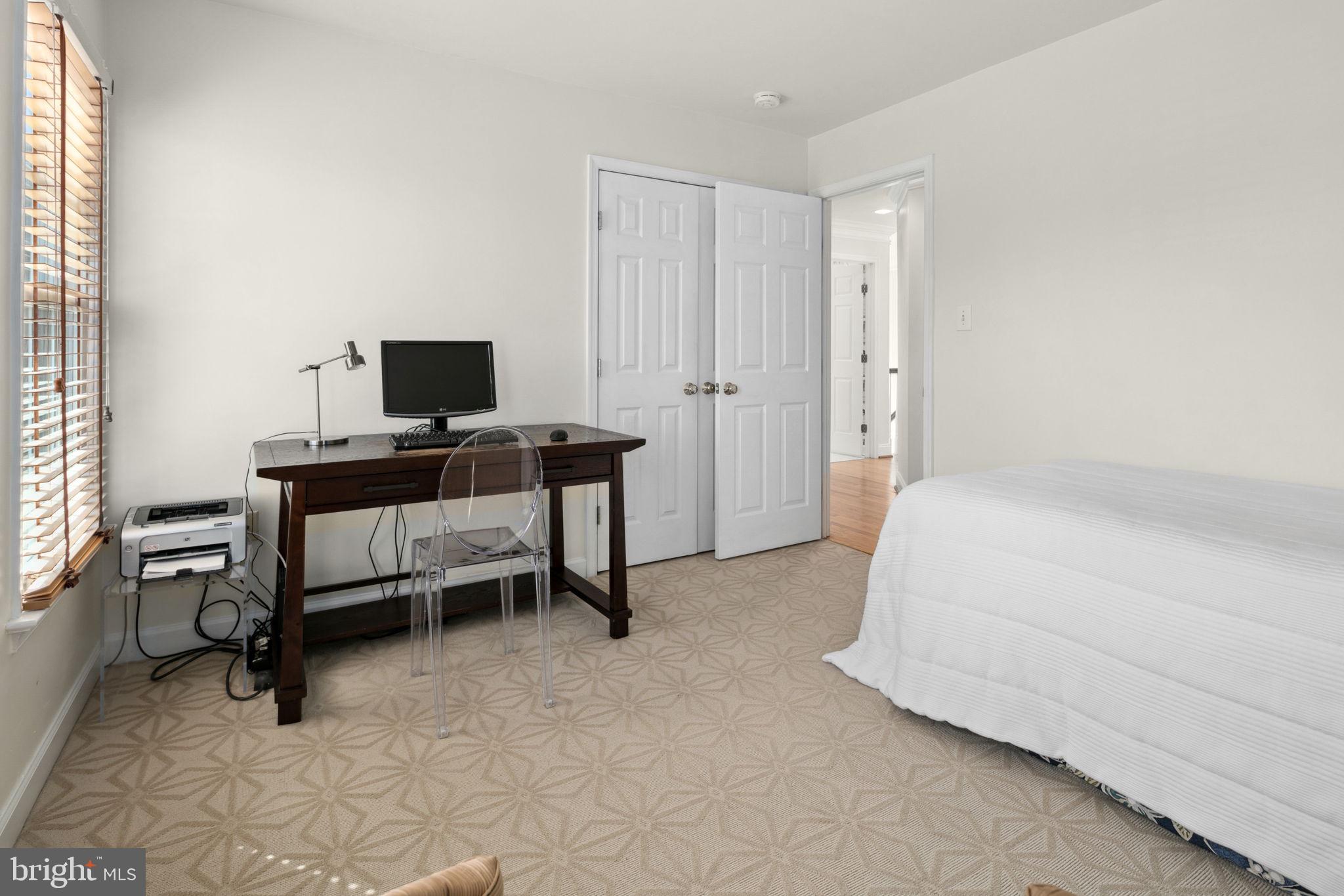 LYON VILLAGE - Residential