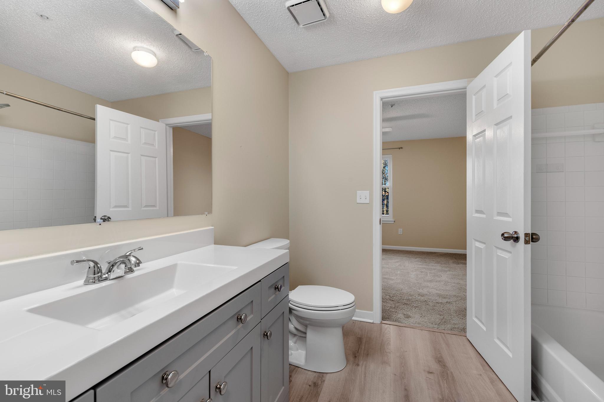 DECOVERLY ADVENTURE - Residential Lease