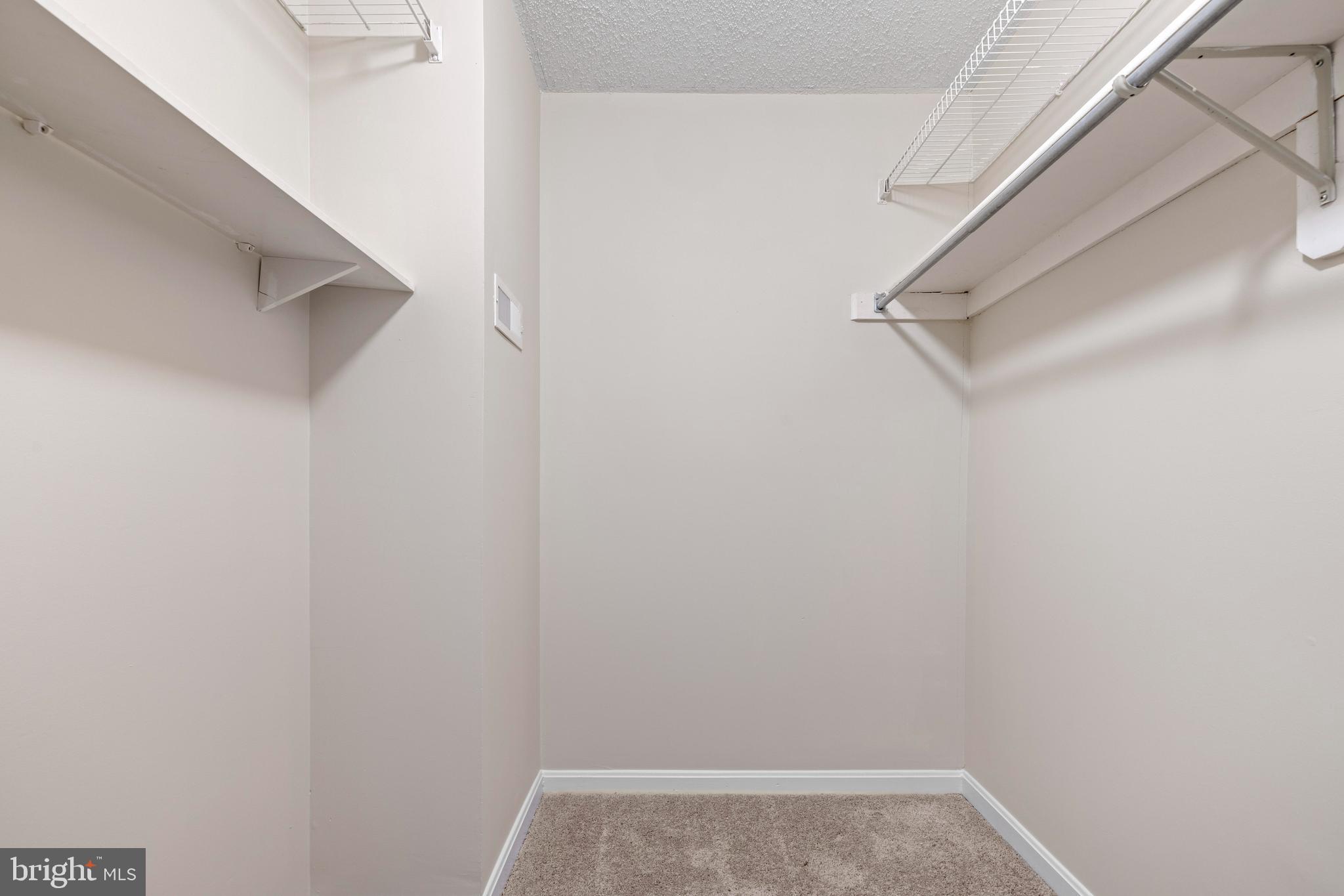 DECOVERLY ADVENTURE - Residential Lease