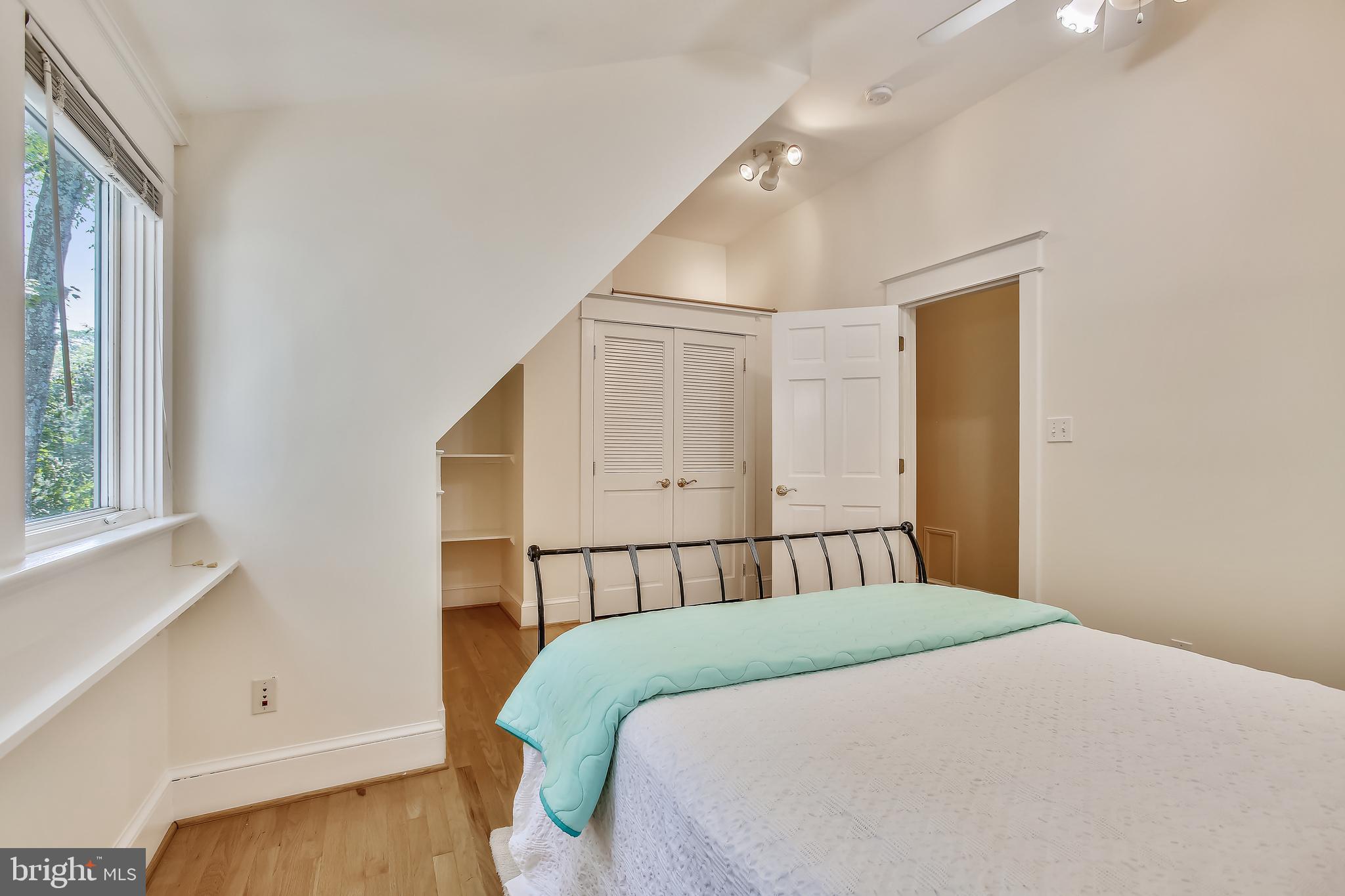 YORKTOWN - Residential