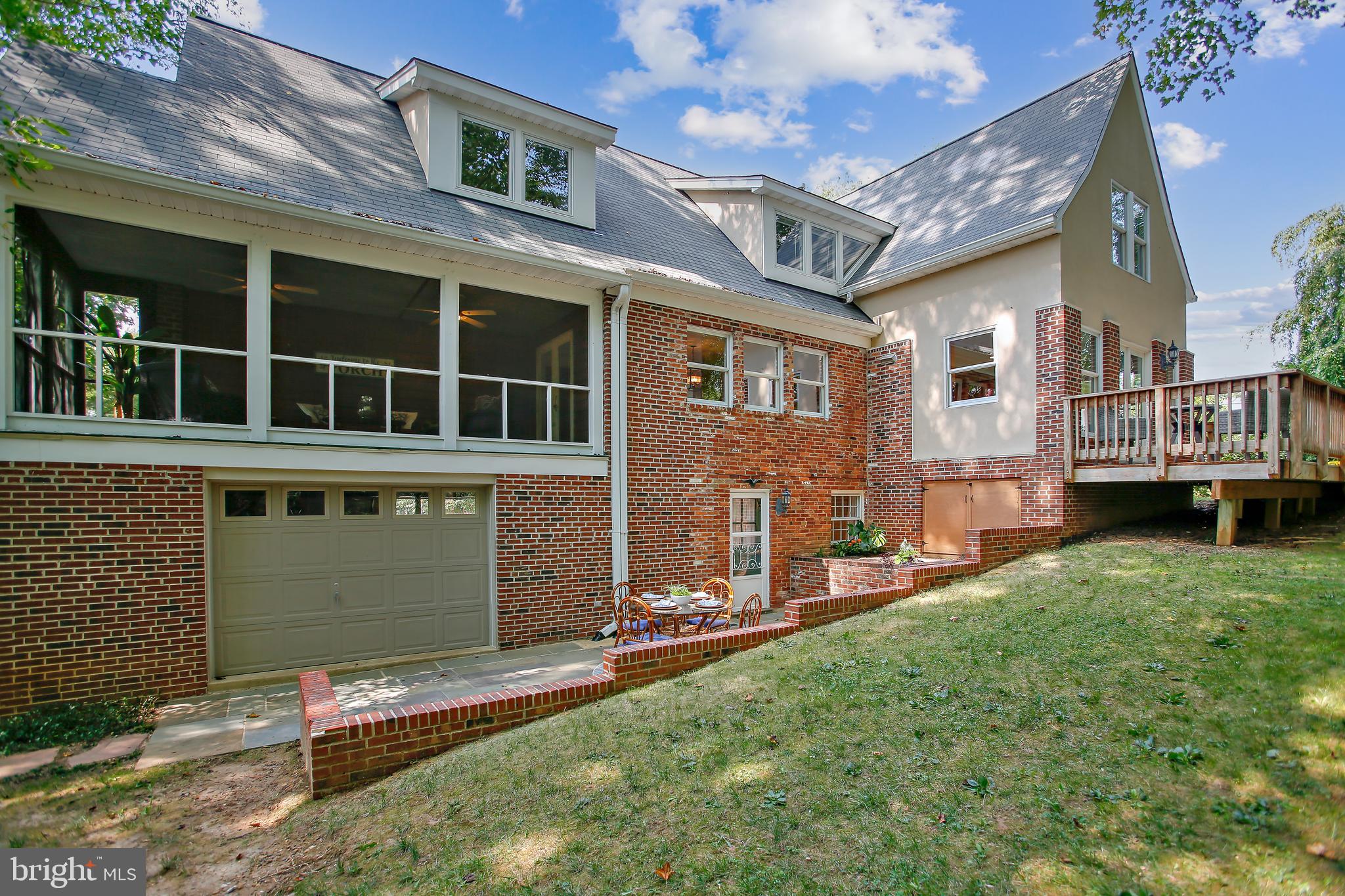 YORKTOWN - Residential