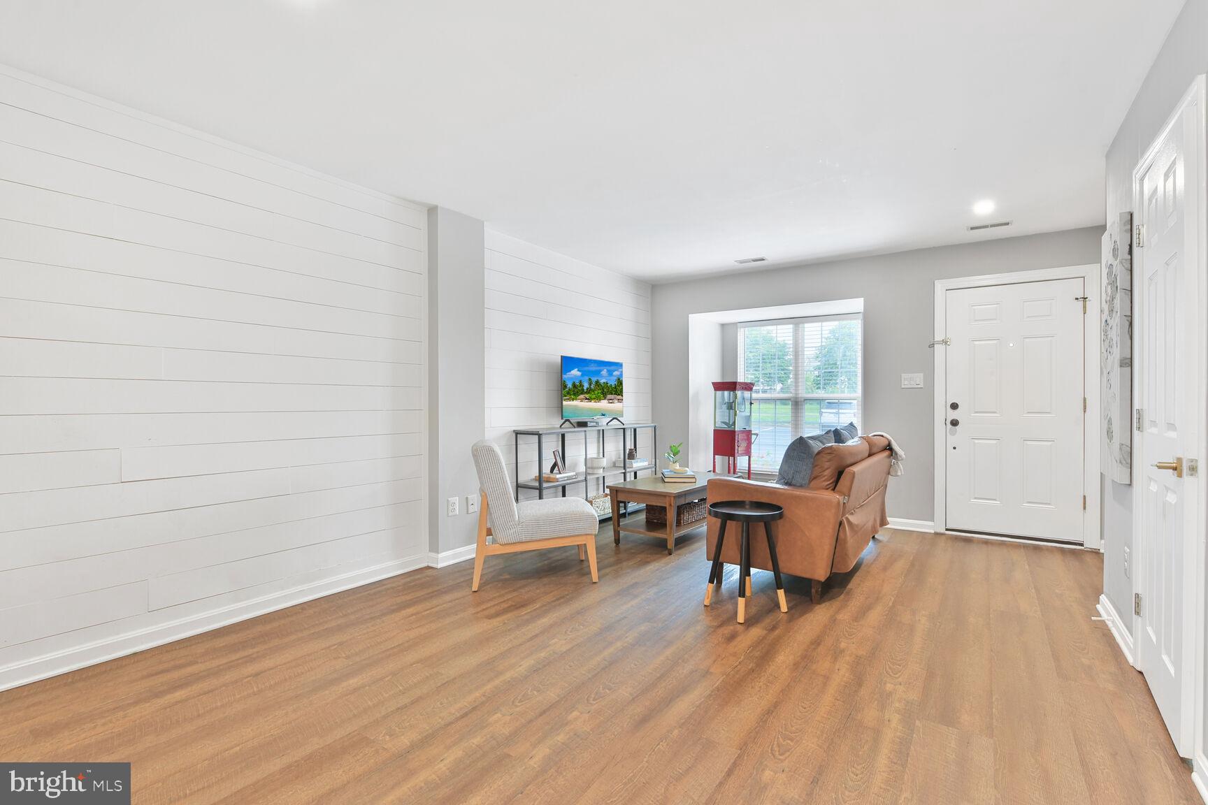 SOUTH RIDING - Residential