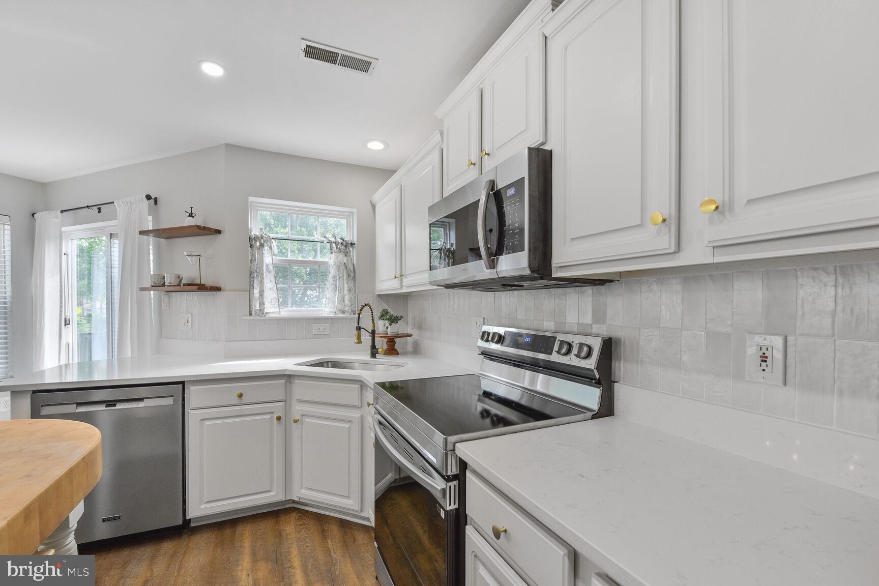 SOUTH RIDING - Residential