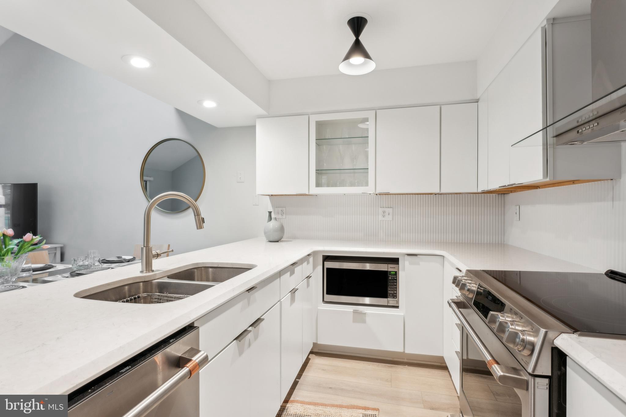 QUEENS LANDING - Residential