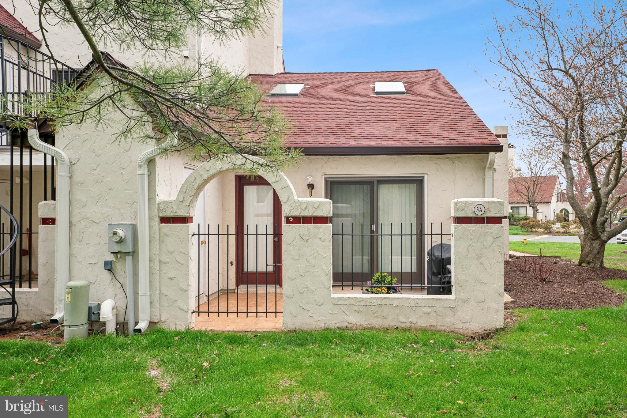 QUEENS LANDING - Residential