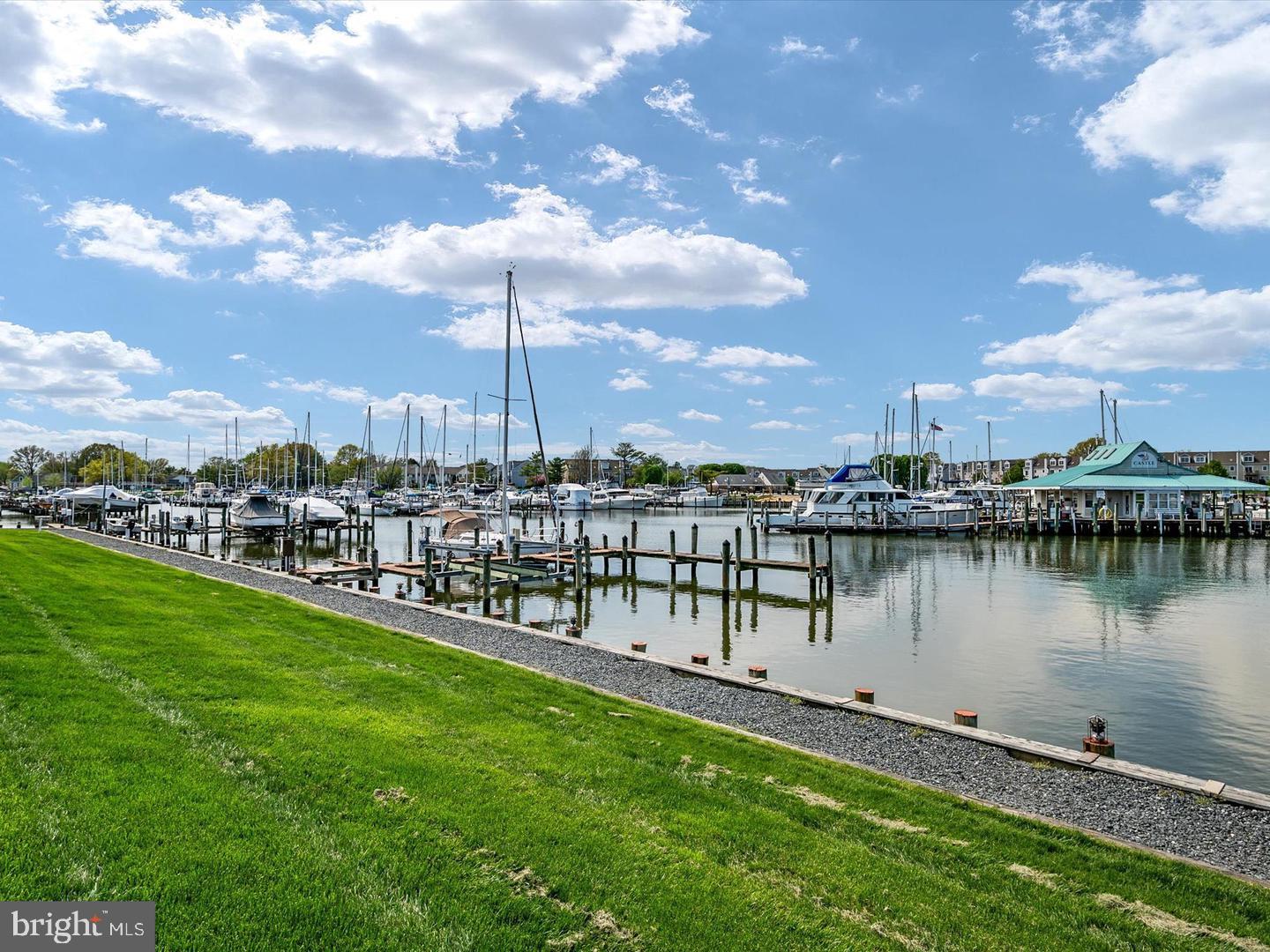 QUEENS LANDING - Residential