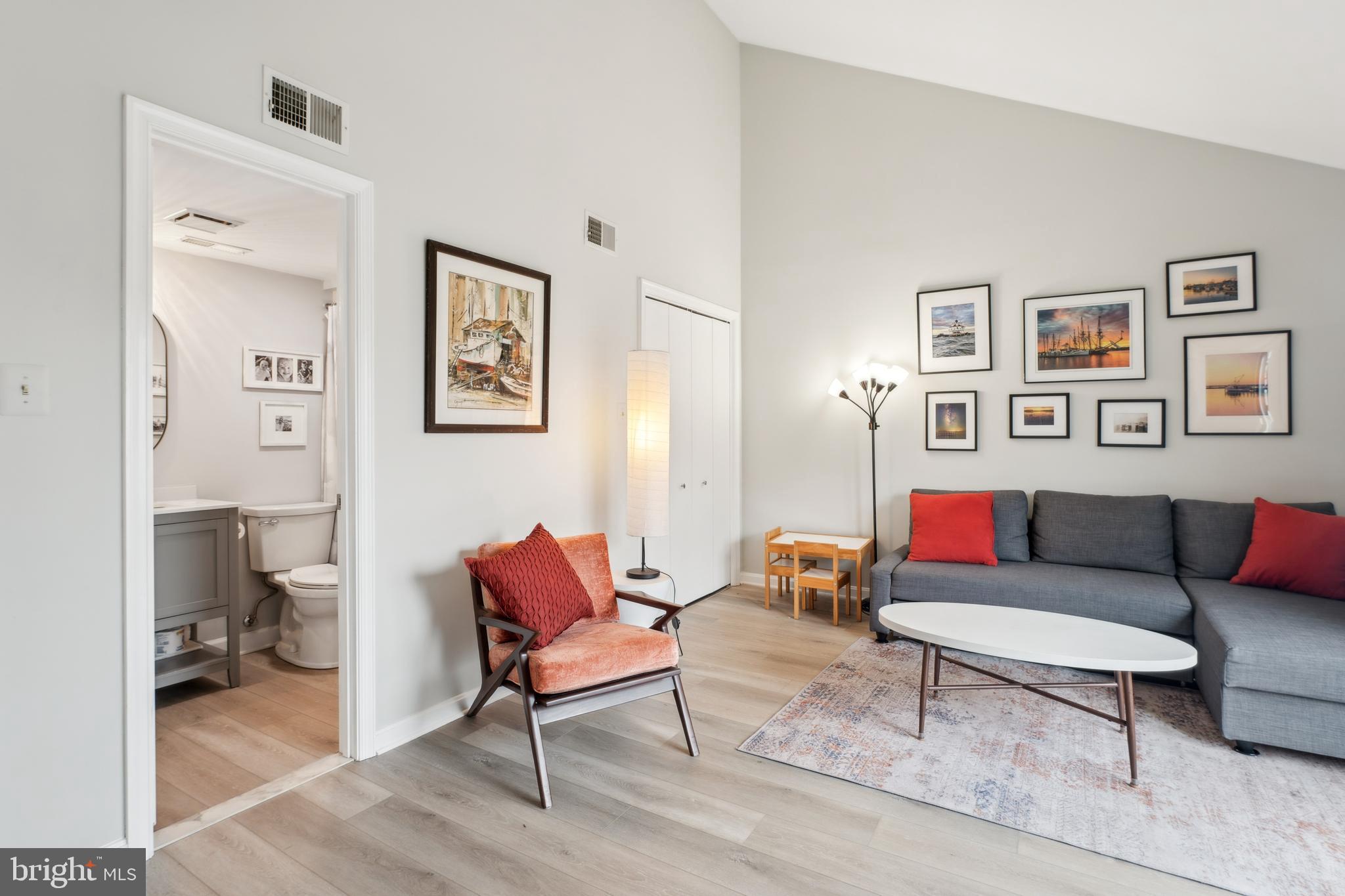 QUEENS LANDING - Residential