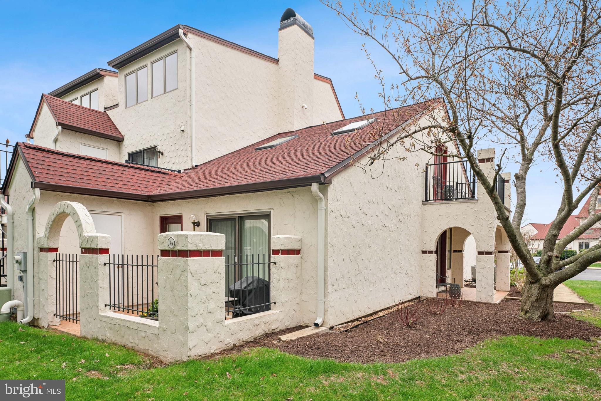 QUEENS LANDING - Residential