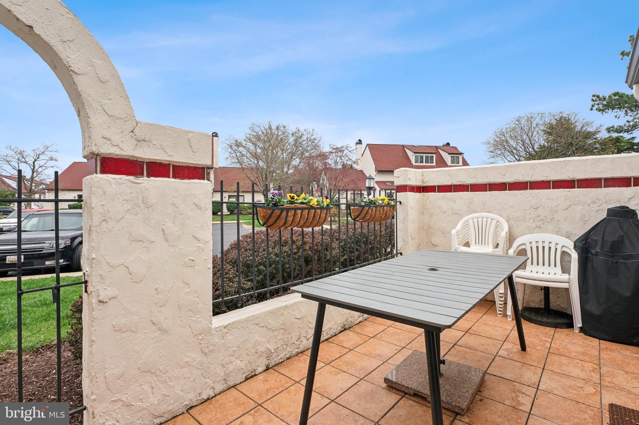 QUEENS LANDING - Residential