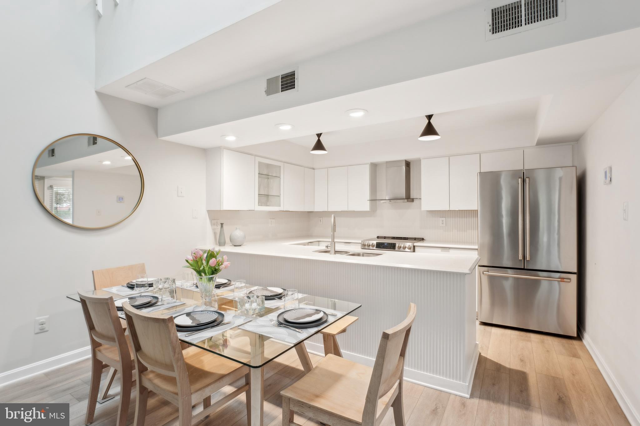 QUEENS LANDING - Residential