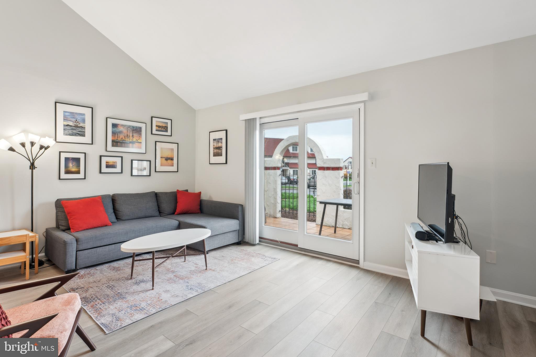 QUEENS LANDING - Residential