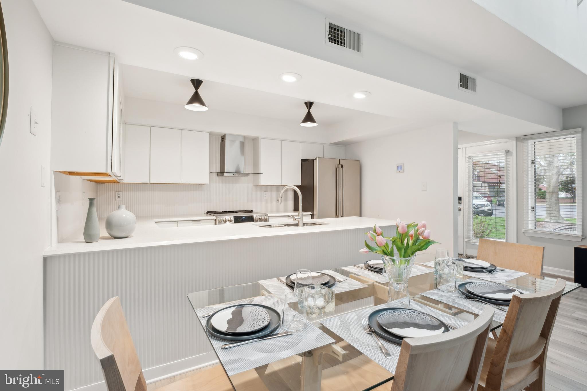 QUEENS LANDING - Residential