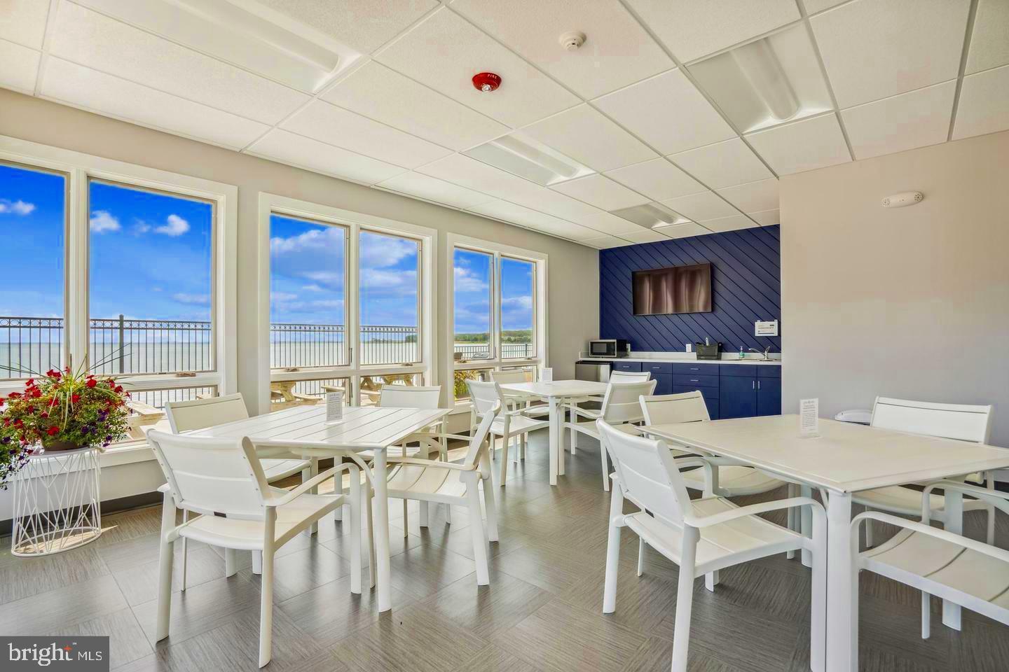 QUEENS LANDING - Residential