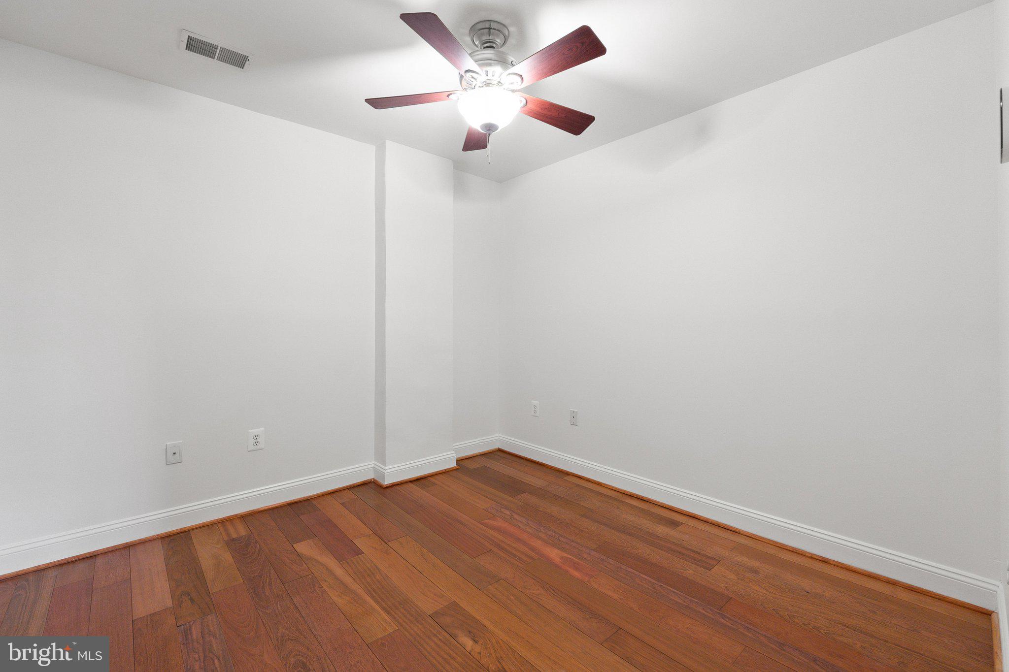 LEESBURG - Residential