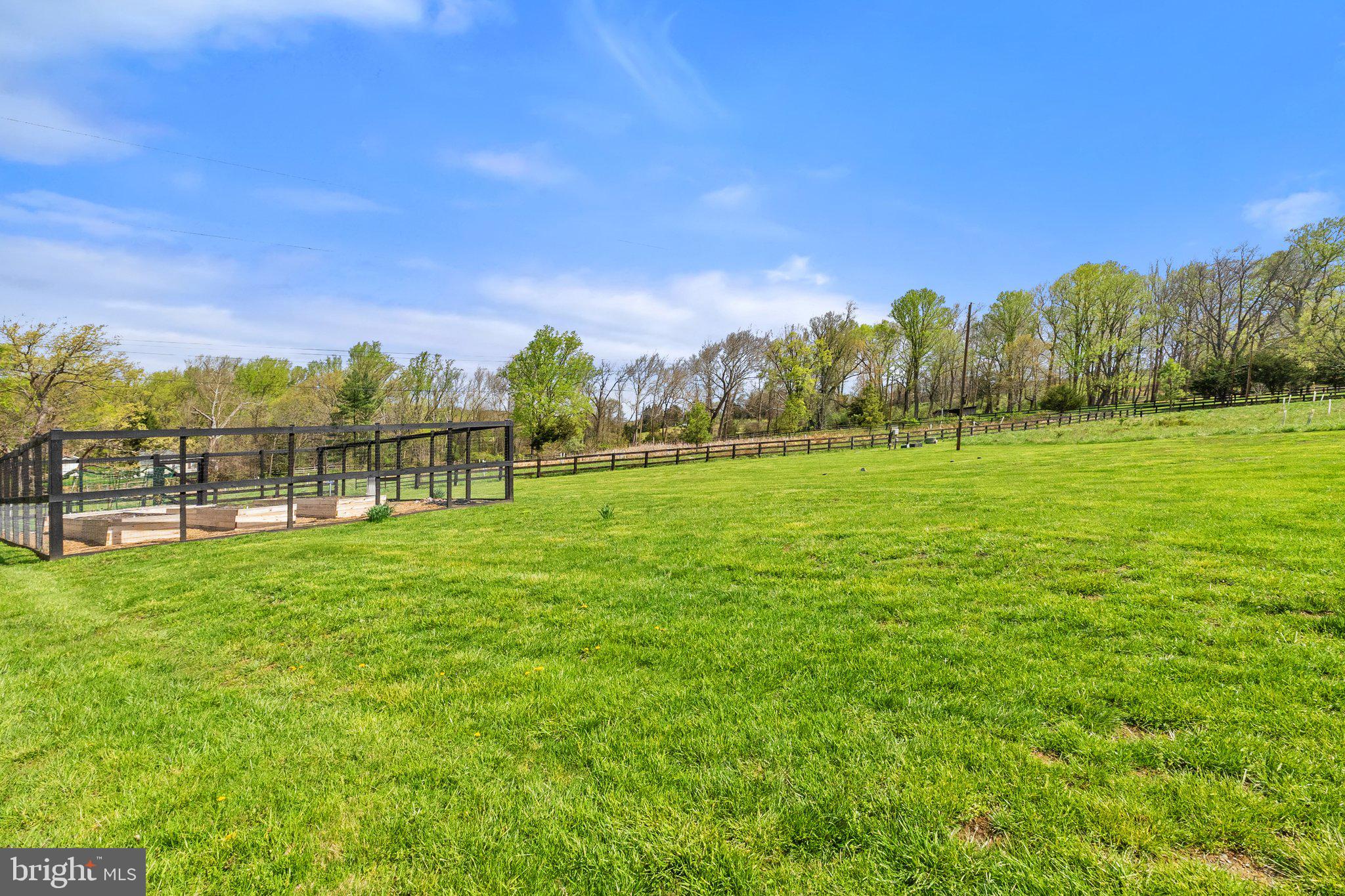 LEESBURG - Residential