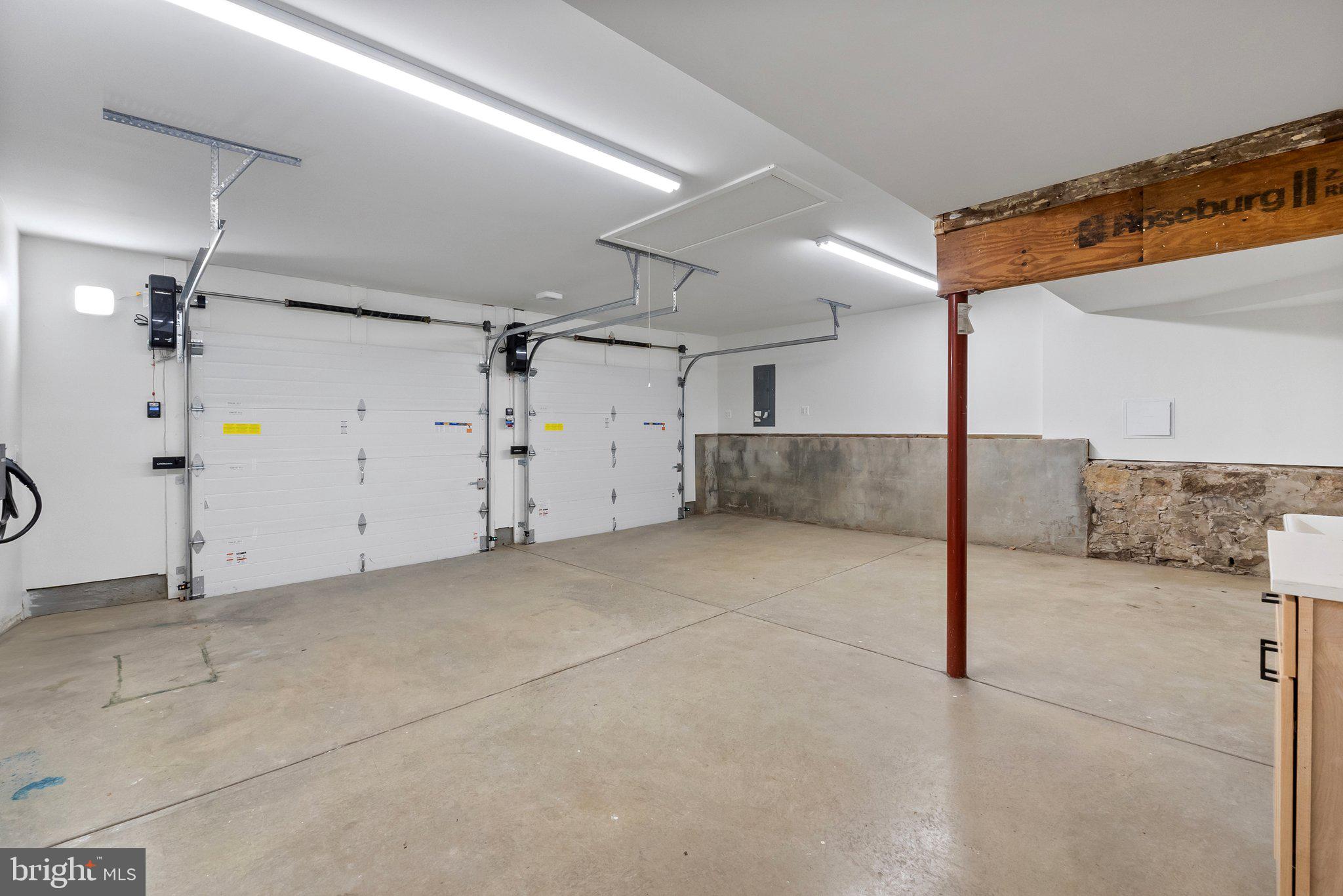 LEESBURG - Residential