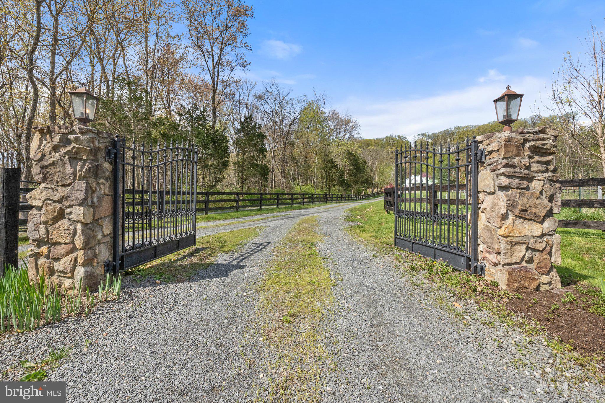 LEESBURG - Residential