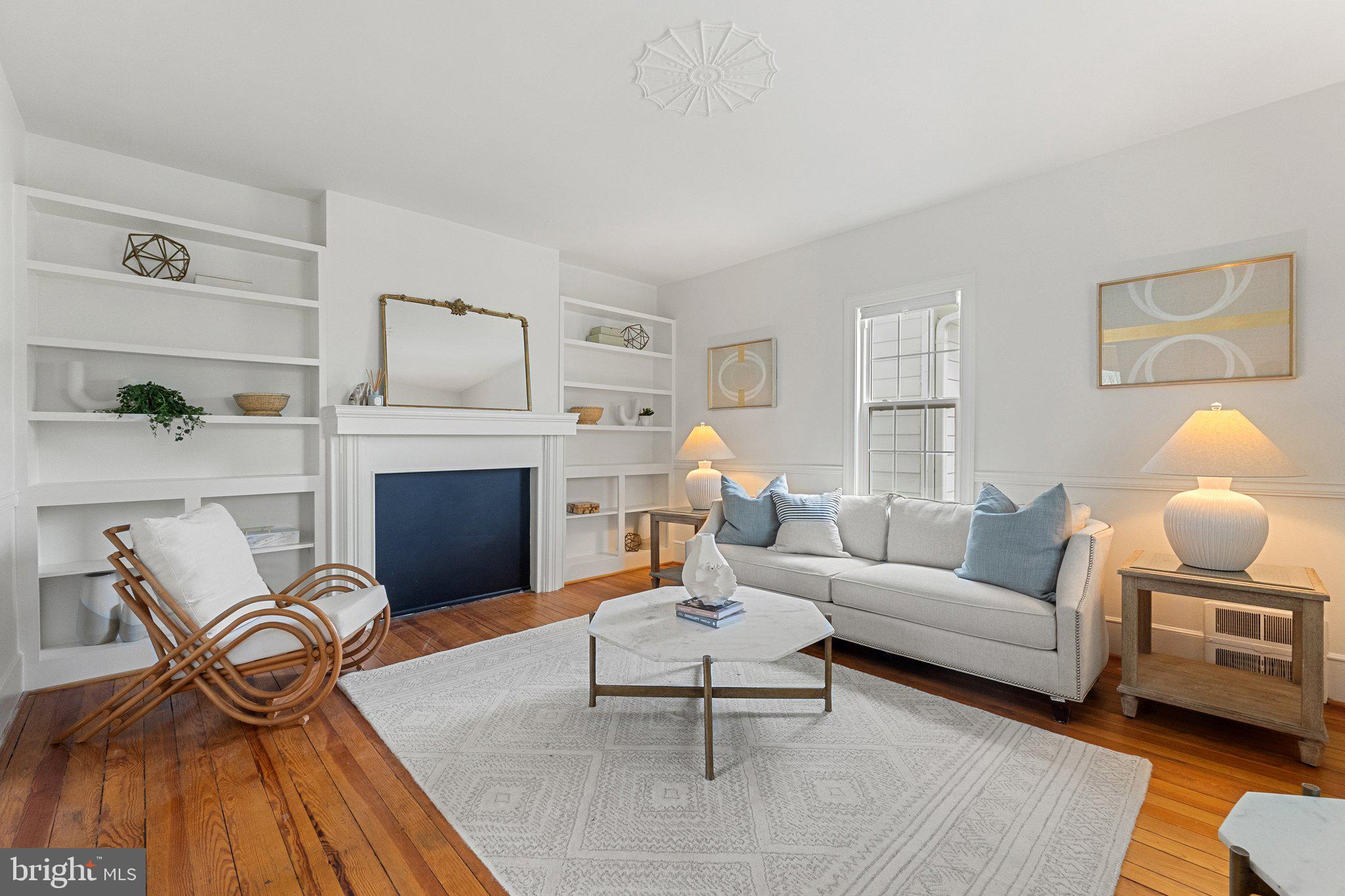 LEESBURG - Residential