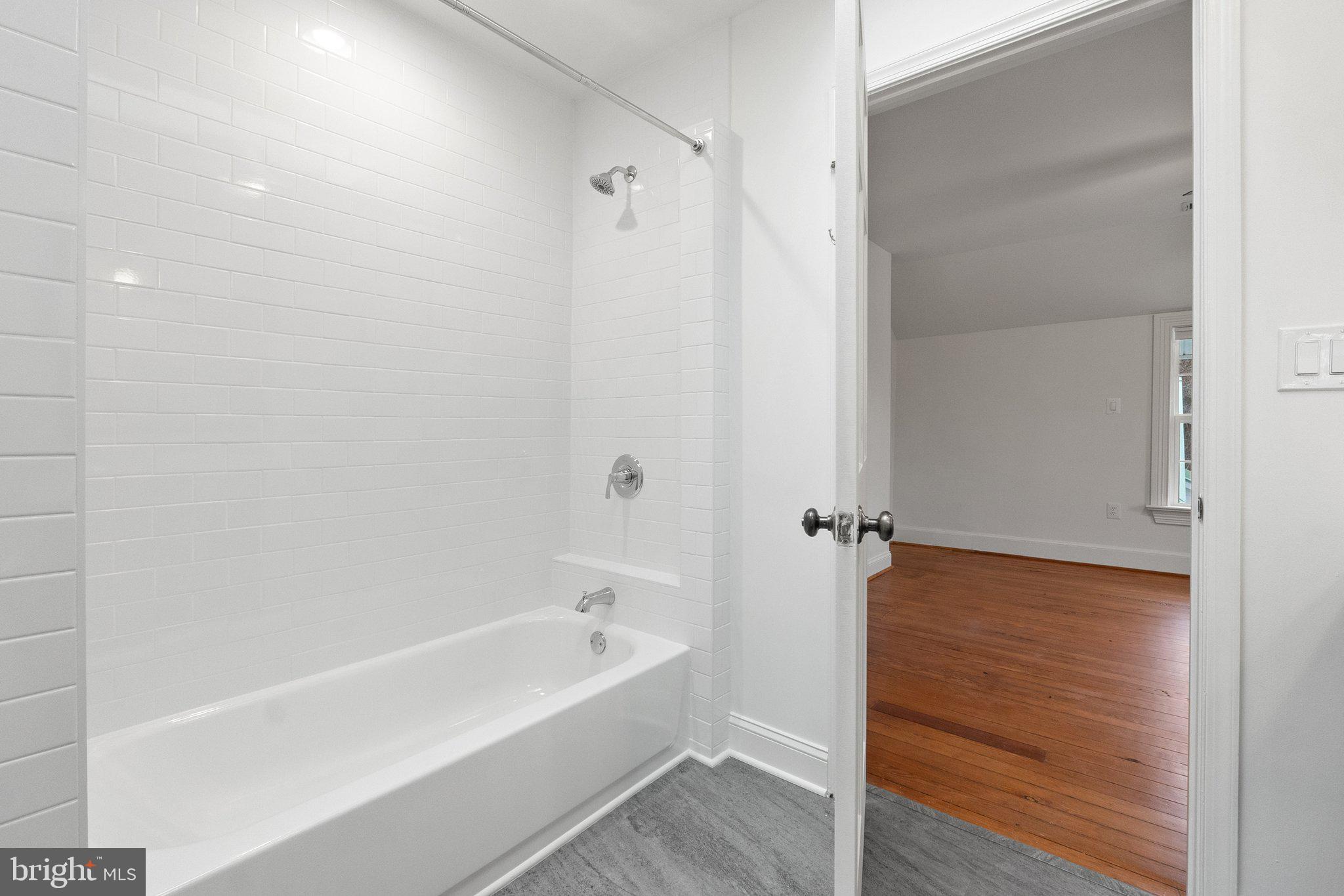 LEESBURG - Residential