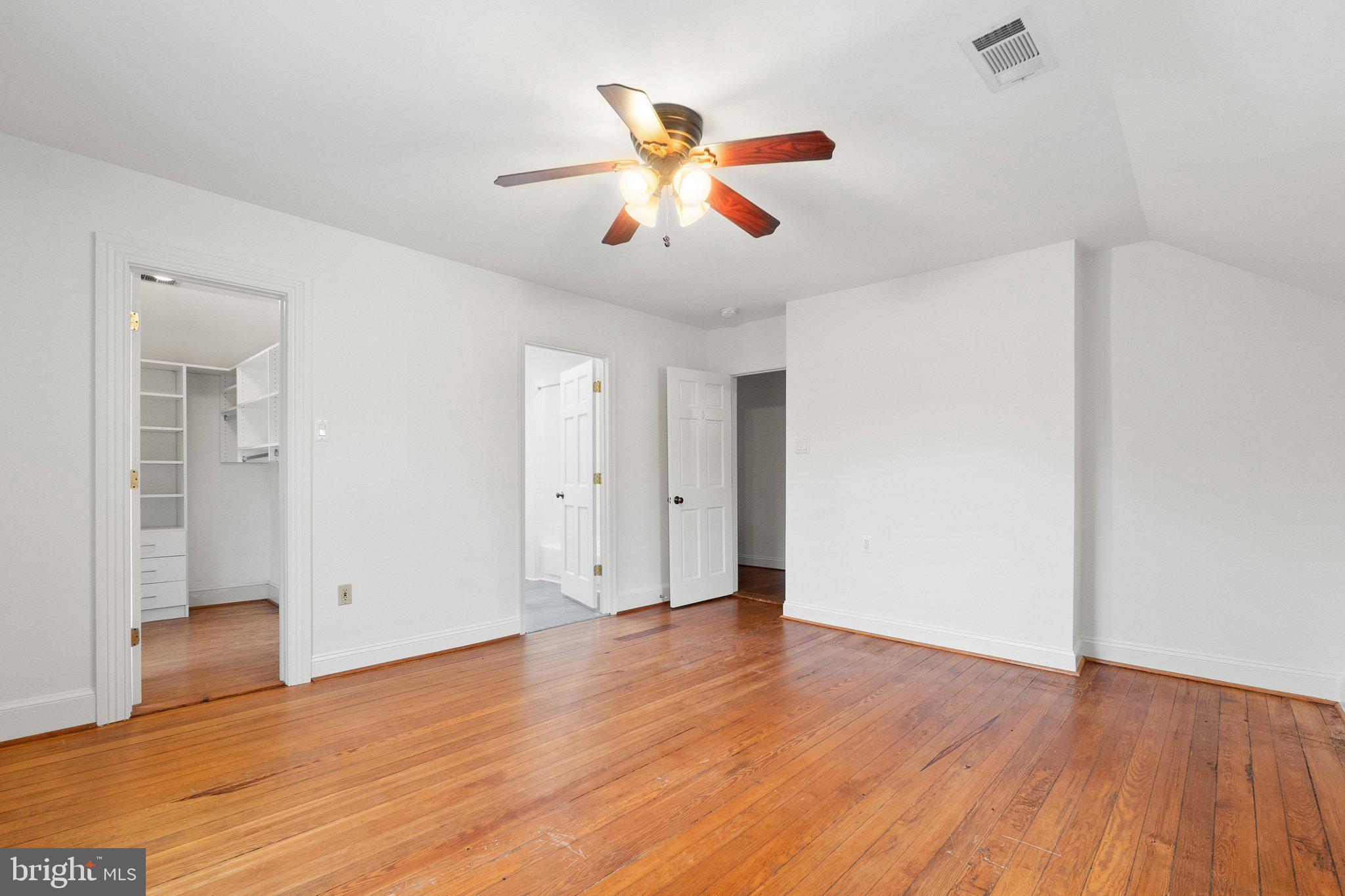 LEESBURG - Residential